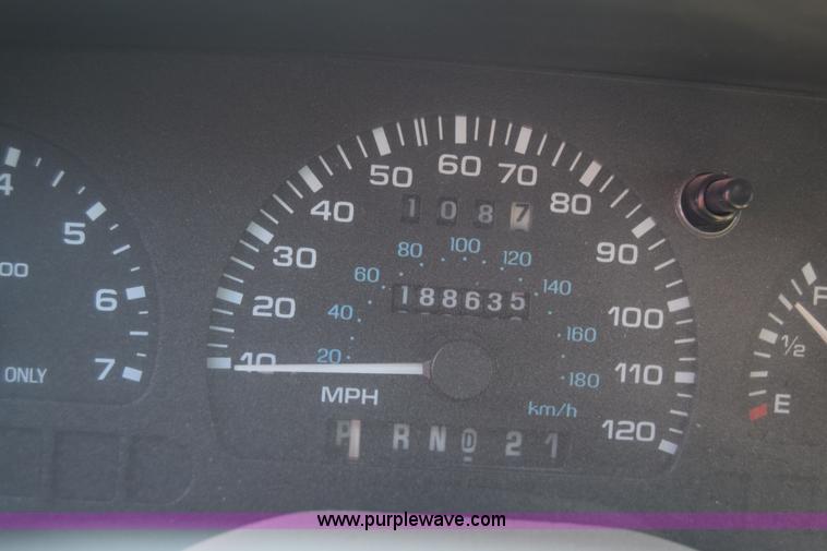 image for item K2987 1998 Ford Windstar van