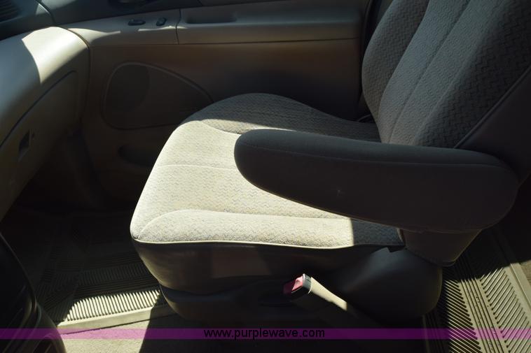 image for item K2987 1998 Ford Windstar van