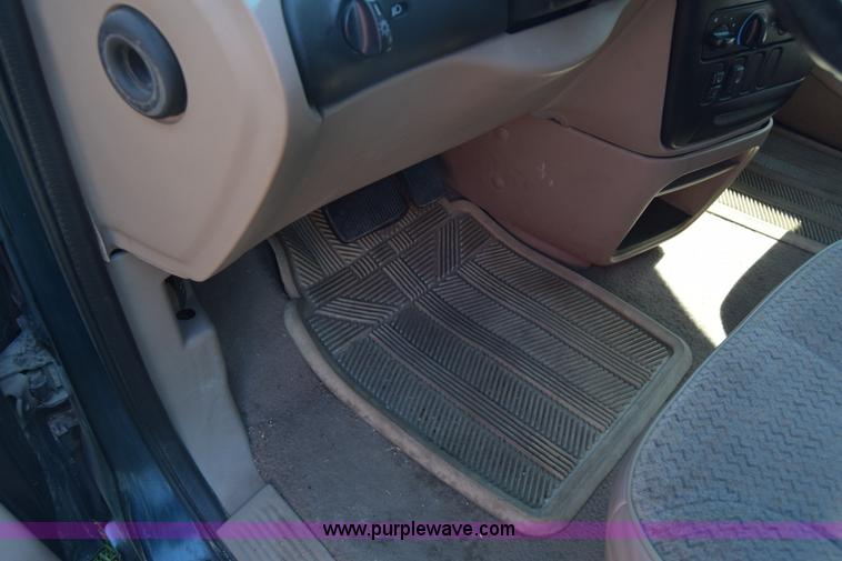 image for item K2987 1998 Ford Windstar van
