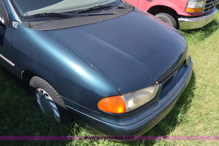 image for item K2987 1998 Ford Windstar van