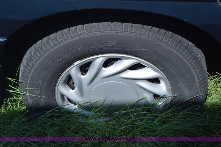 image for item K2987 1998 Ford Windstar van