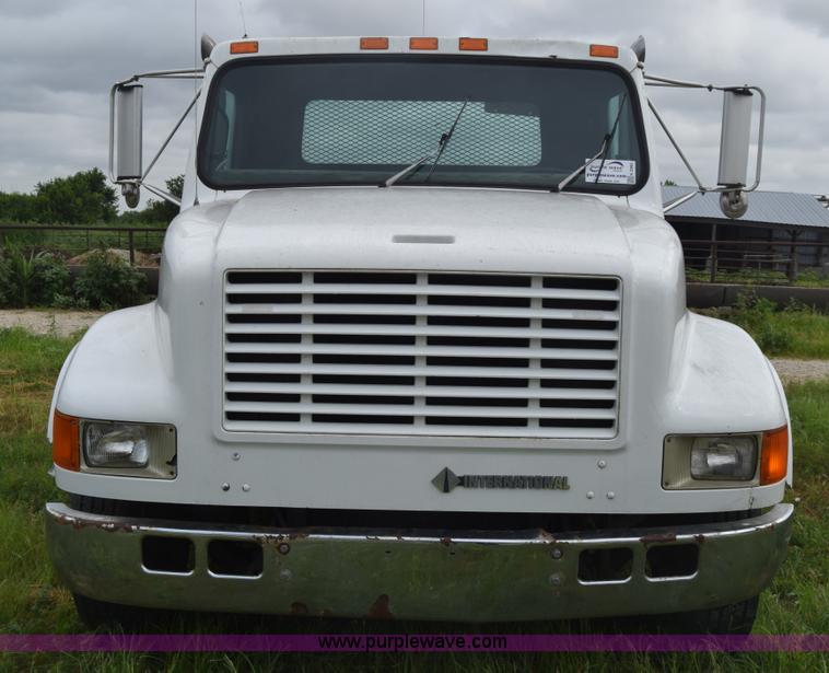 image for item K2995 1993 International 4600 flatbed truck