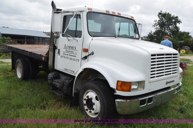 image for item K2995 1993 International 4600 flatbed truck