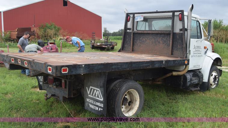 image for item K2995 1993 International 4600 flatbed truck