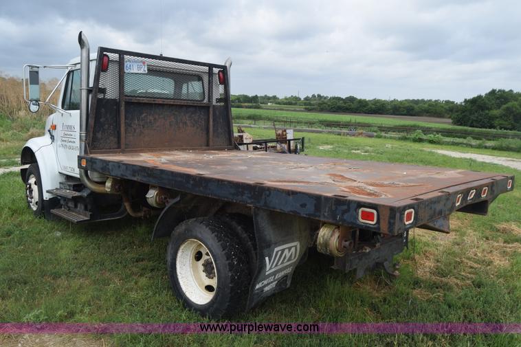image for item K2995 1993 International 4600 flatbed truck