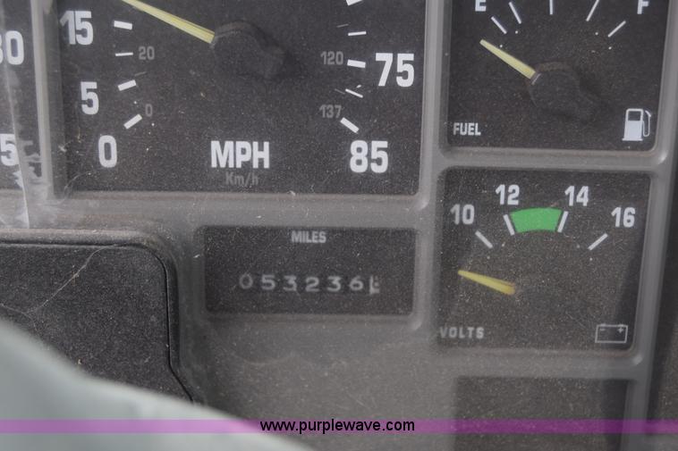 image for item K2995 1993 International 4600 flatbed truck