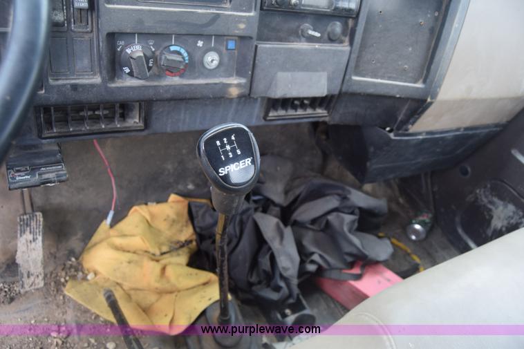 image for item K2995 1993 International 4600 flatbed truck