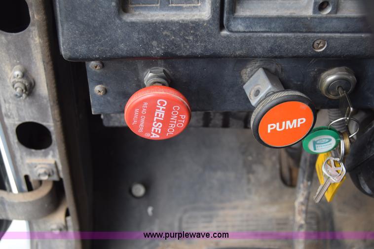 image for item K2995 1993 International 4600 flatbed truck