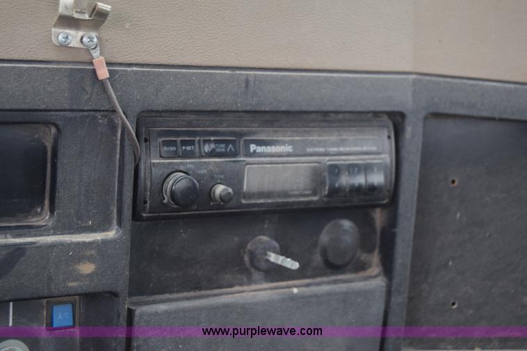 image for item K2995 1993 International 4600 flatbed truck