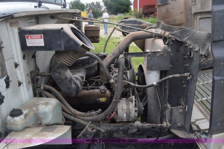 image for item K2995 1993 International 4600 flatbed truck