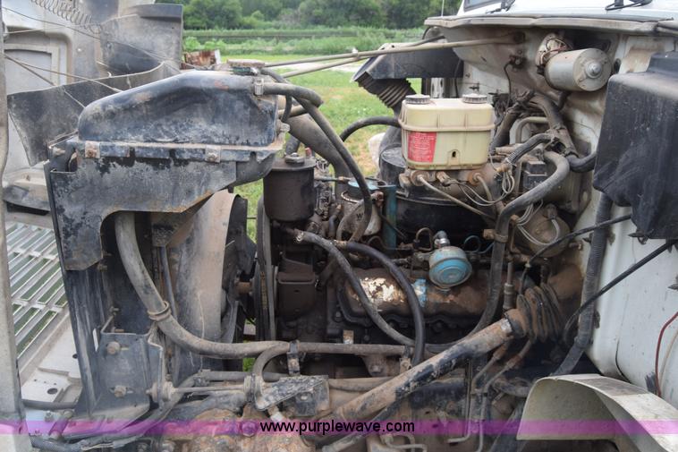 image for item K2995 1993 International 4600 flatbed truck