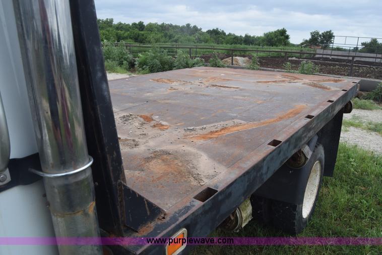 image for item K2995 1993 International 4600 flatbed truck