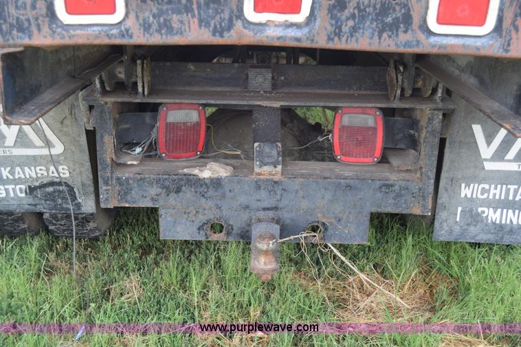 image for item K2995 1993 International 4600 flatbed truck