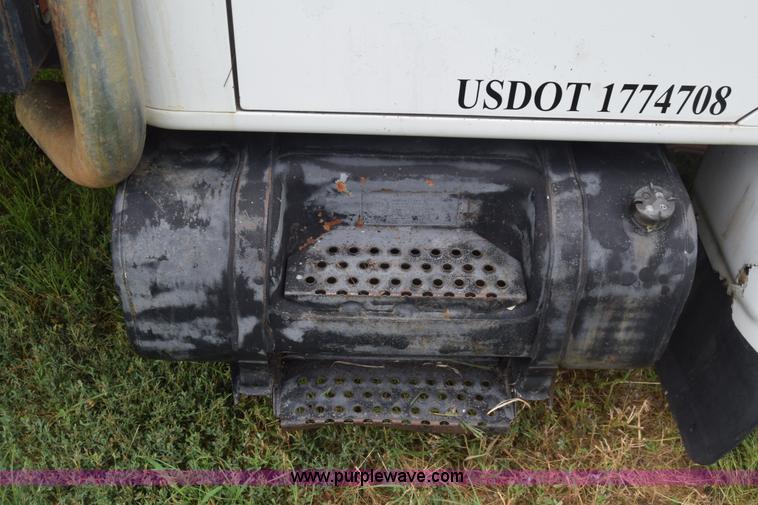 image for item K2995 1993 International 4600 flatbed truck