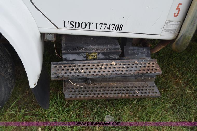 image for item K2995 1993 International 4600 flatbed truck