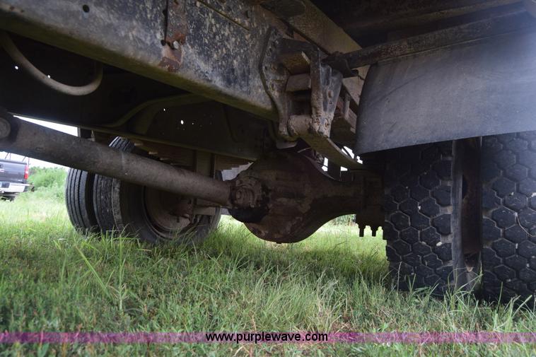 image for item K2995 1993 International 4600 flatbed truck