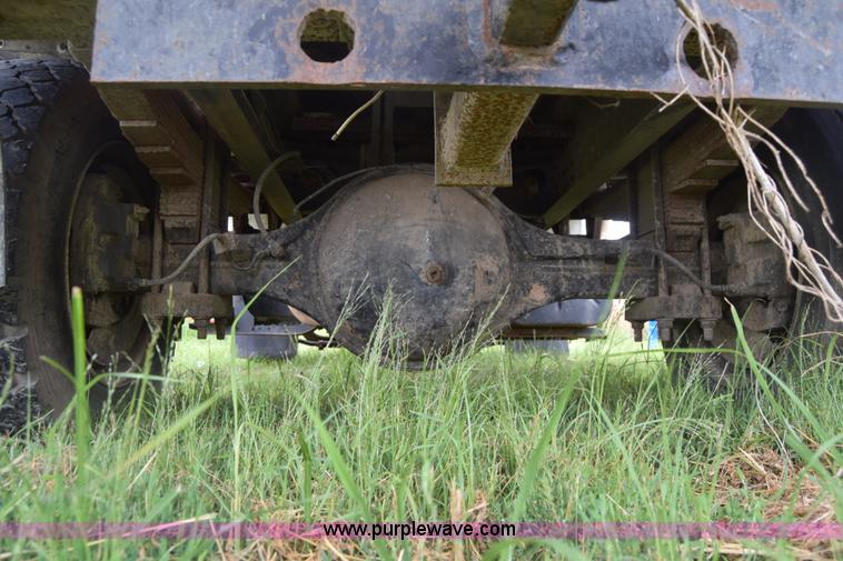 image for item K2995 1993 International 4600 flatbed truck