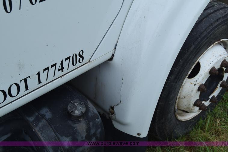 image for item K2995 1993 International 4600 flatbed truck