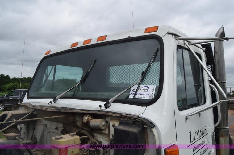 image for item K2995 1993 International 4600 flatbed truck