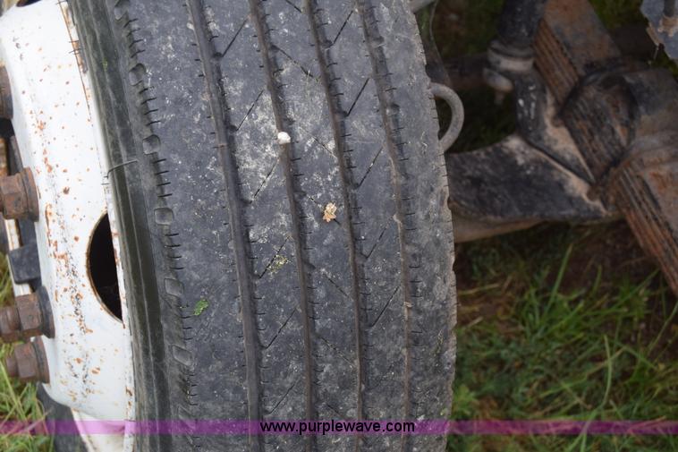 image for item K2995 1993 International 4600 flatbed truck