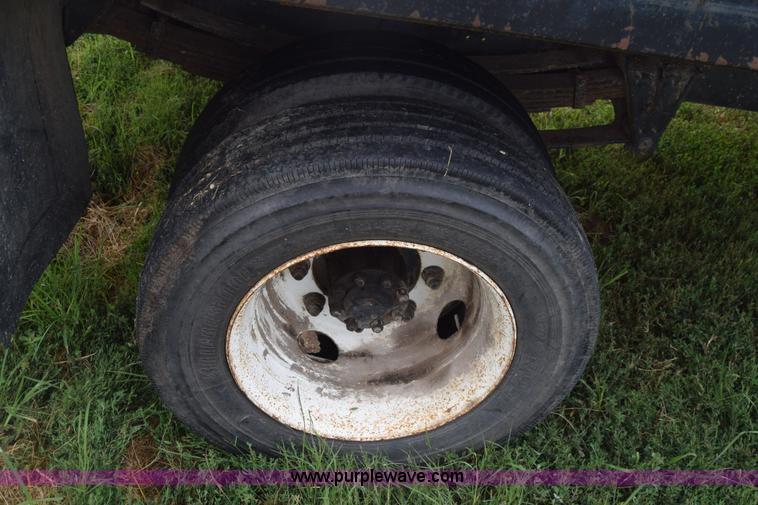 image for item K2995 1993 International 4600 flatbed truck