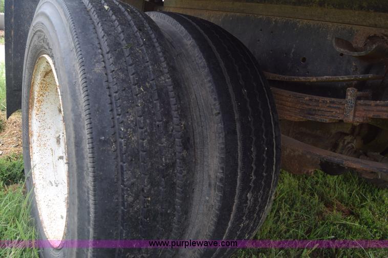 image for item K2995 1993 International 4600 flatbed truck