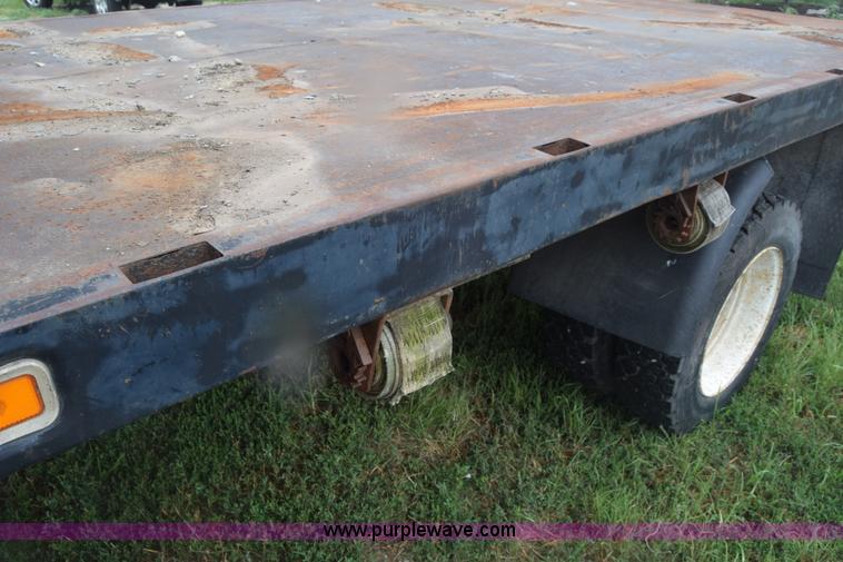 image for item K2995 1993 International 4600 flatbed truck