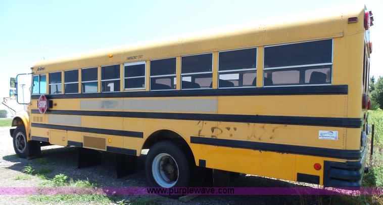 image for item K3137 1993 International 3800 Amtran school bus