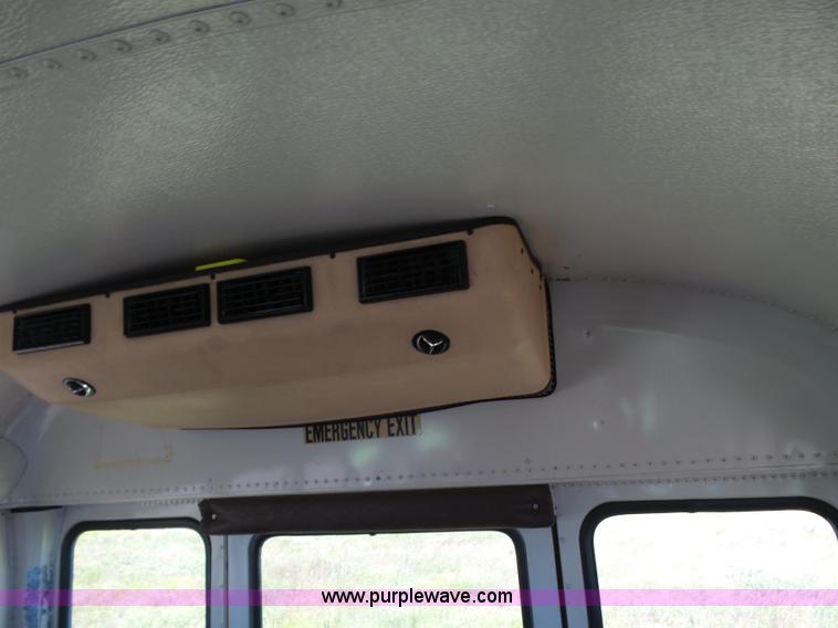 image for item K3137 1993 International 3800 Amtran school bus