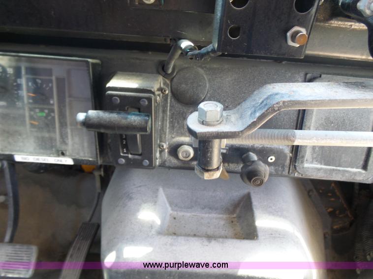 image for item K3137 1993 International 3800 Amtran school bus