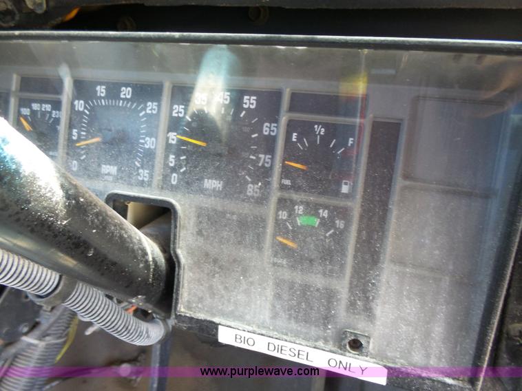 image for item K3137 1993 International 3800 Amtran school bus