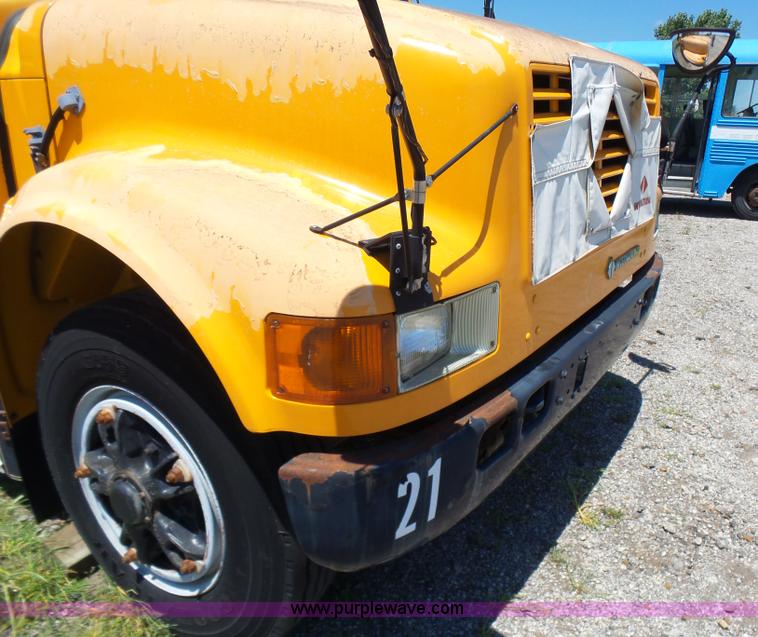 image for item K3137 1993 International 3800 Amtran school bus