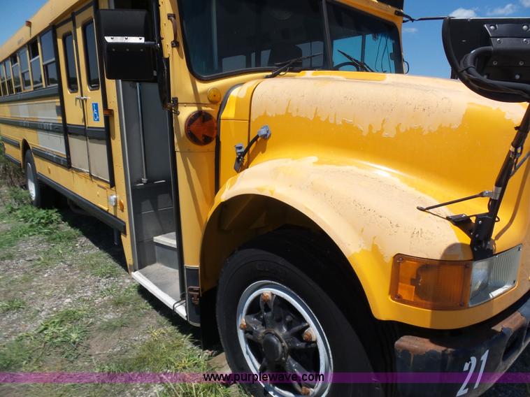 image for item K3137 1993 International 3800 Amtran school bus