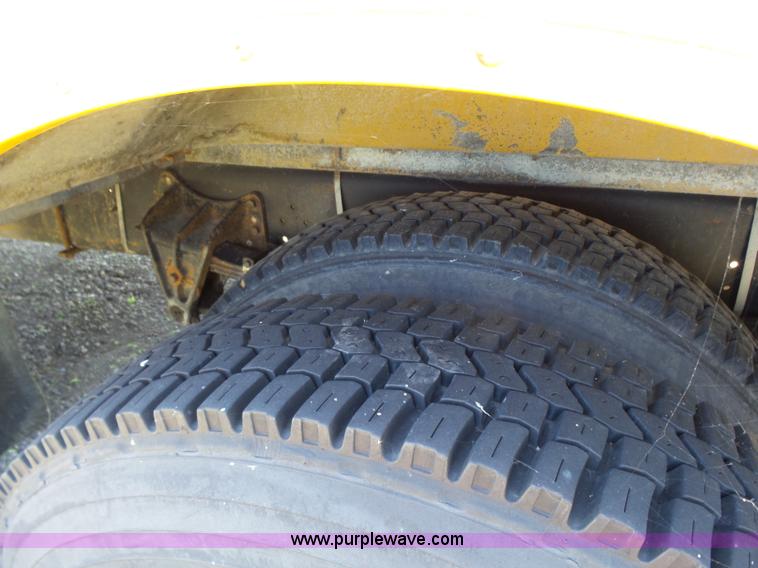 image for item K3137 1993 International 3800 Amtran school bus