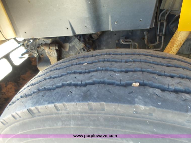 image for item K3137 1993 International 3800 Amtran school bus