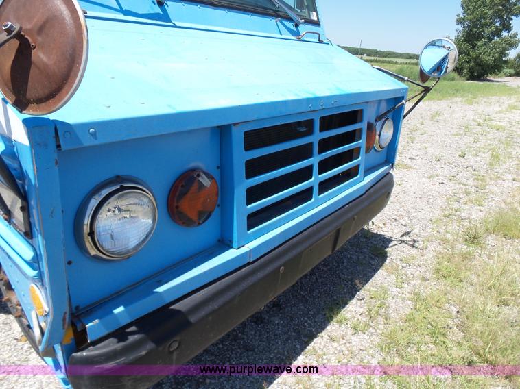 image for item K3138 1981 Chevrolet P30 bus