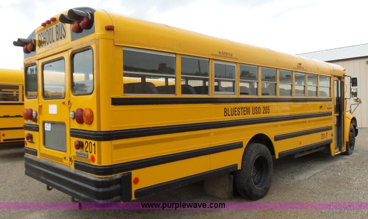 image for item K3164 2002 International 3800 school bus