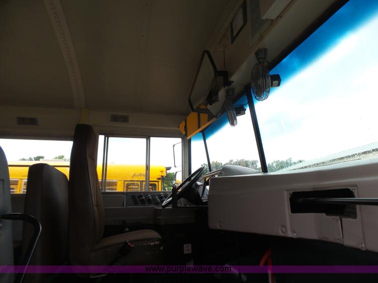 image for item K3164 2002 International 3800 school bus