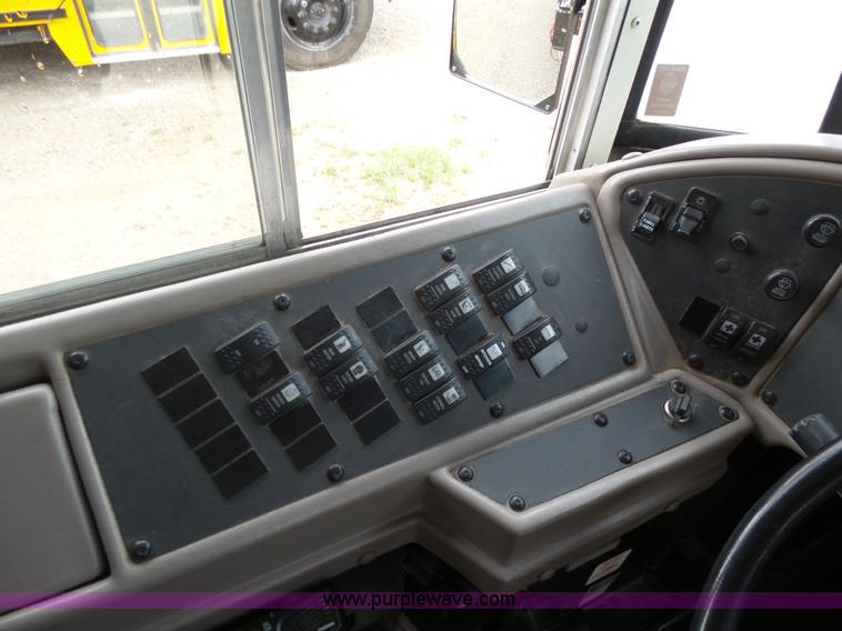 image for item K3164 2002 International 3800 school bus