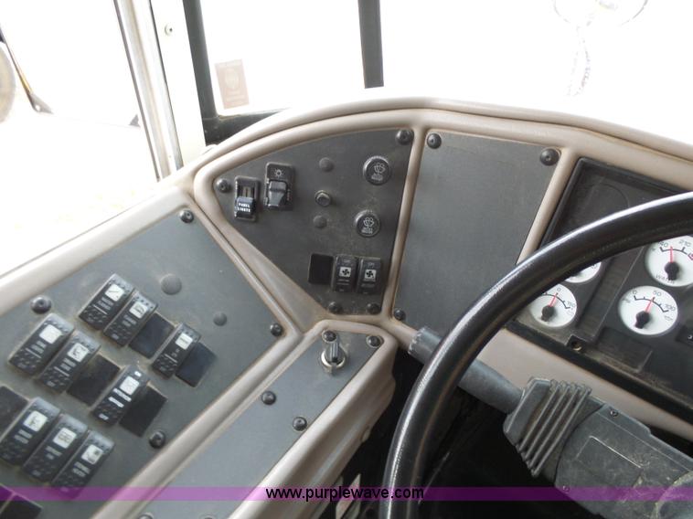 image for item K3164 2002 International 3800 school bus