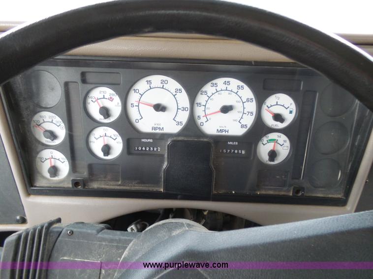 image for item K3164 2002 International 3800 school bus