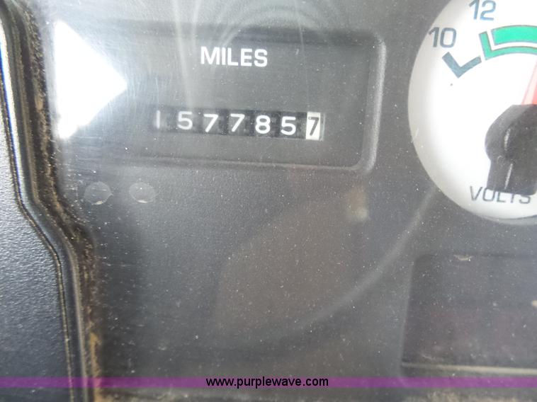 image for item K3164 2002 International 3800 school bus