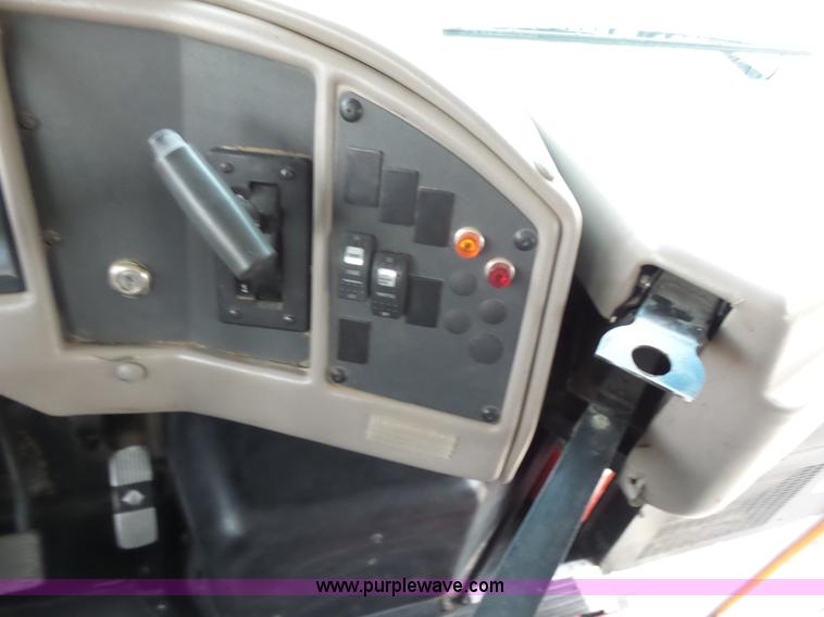 image for item K3164 2002 International 3800 school bus