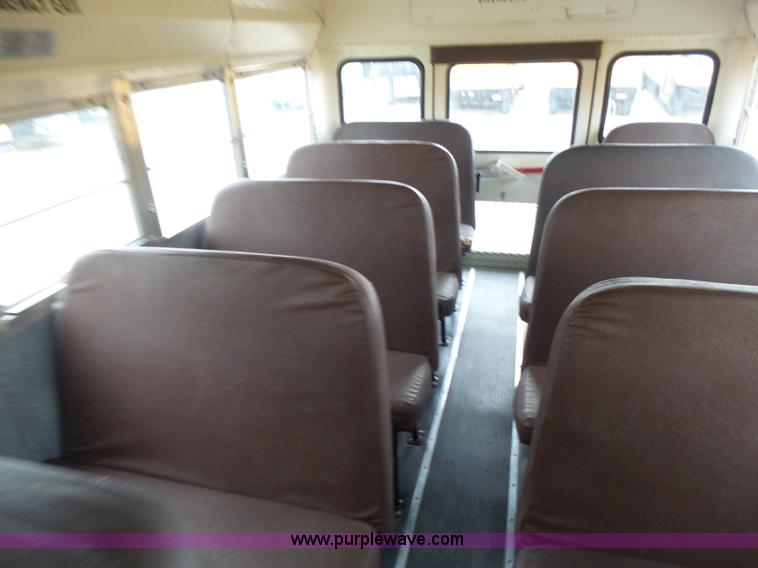 image for item K3164 2002 International 3800 school bus