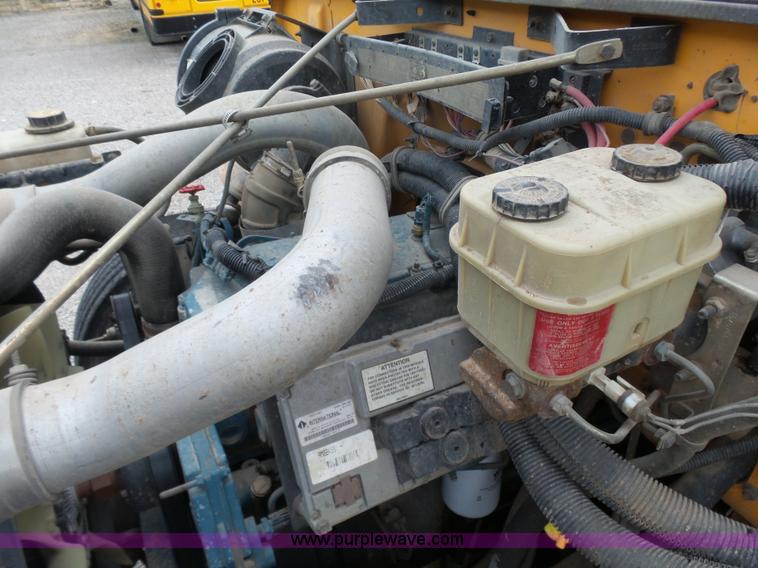 image for item K3164 2002 International 3800 school bus