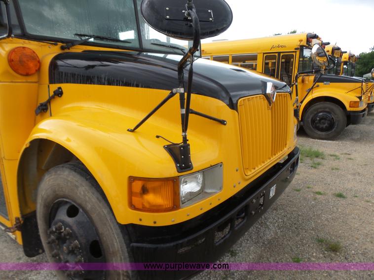 image for item K3164 2002 International 3800 school bus