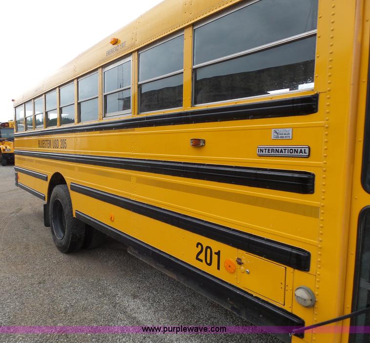 image for item K3164 2002 International 3800 school bus