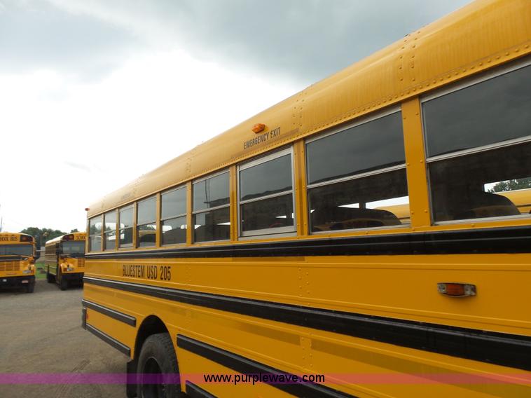 image for item K3164 2002 International 3800 school bus