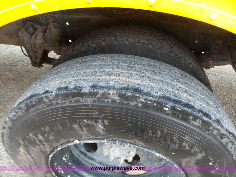 image for item K3164 2002 International 3800 school bus