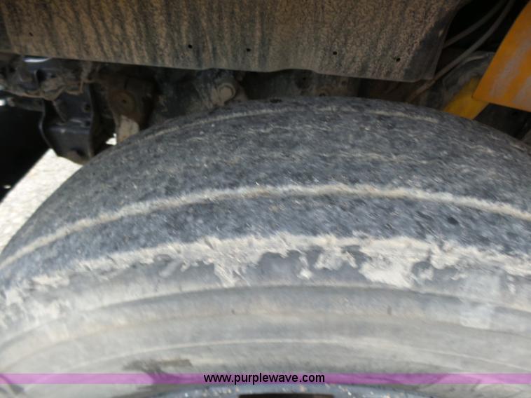 image for item K3164 2002 International 3800 school bus